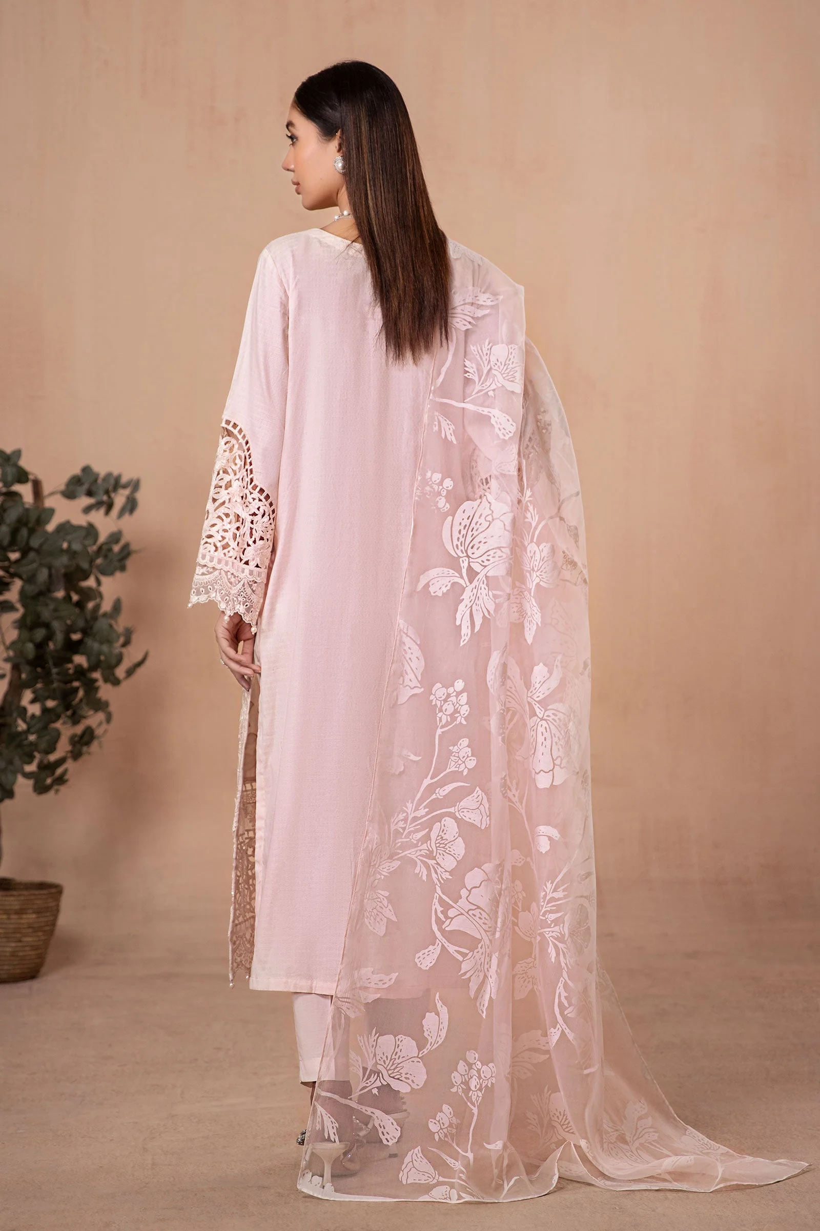 3 Piece Embroidered Lawn Suit - Image 6