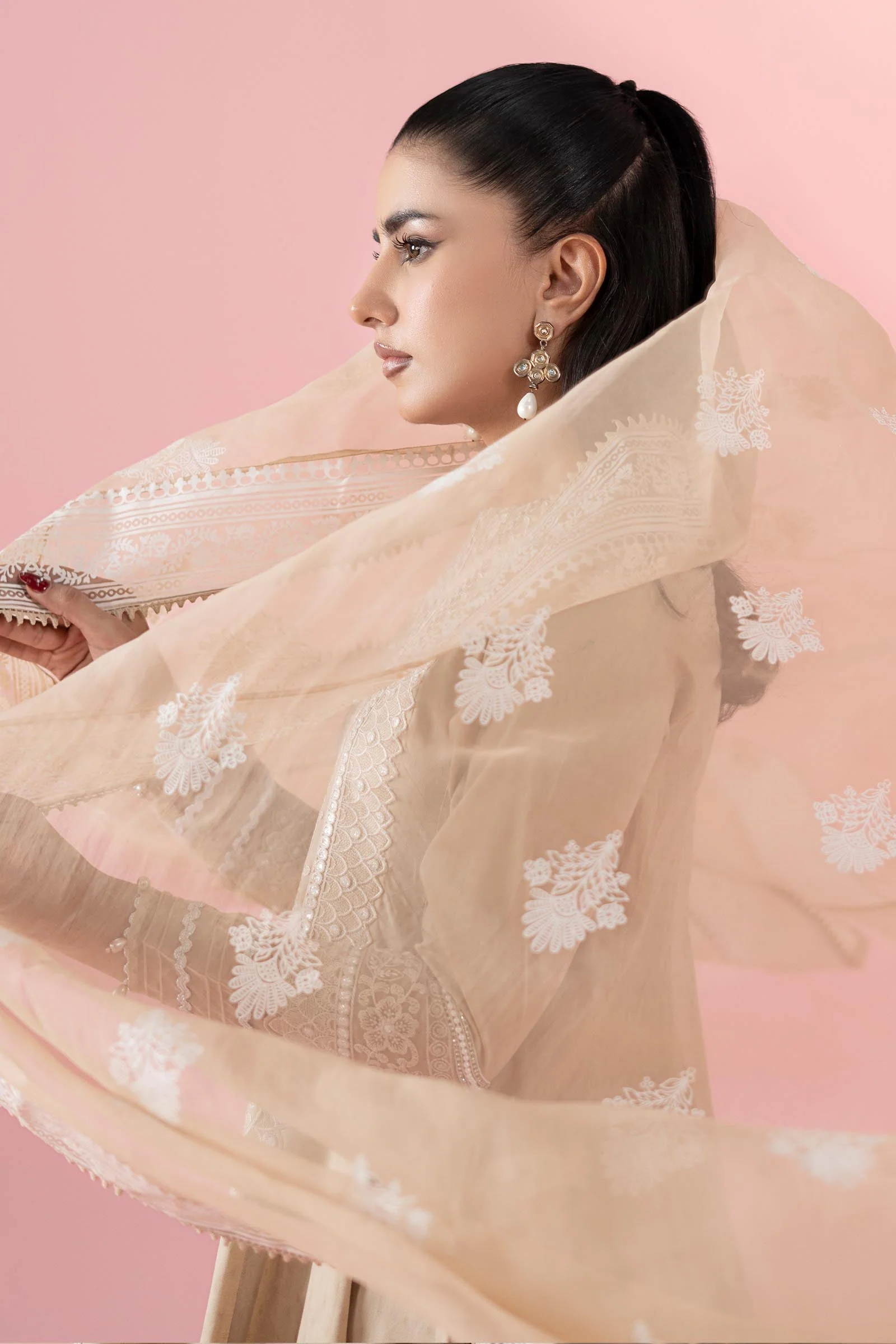 3 Piece Embroidered Lawn Suit - Image 3