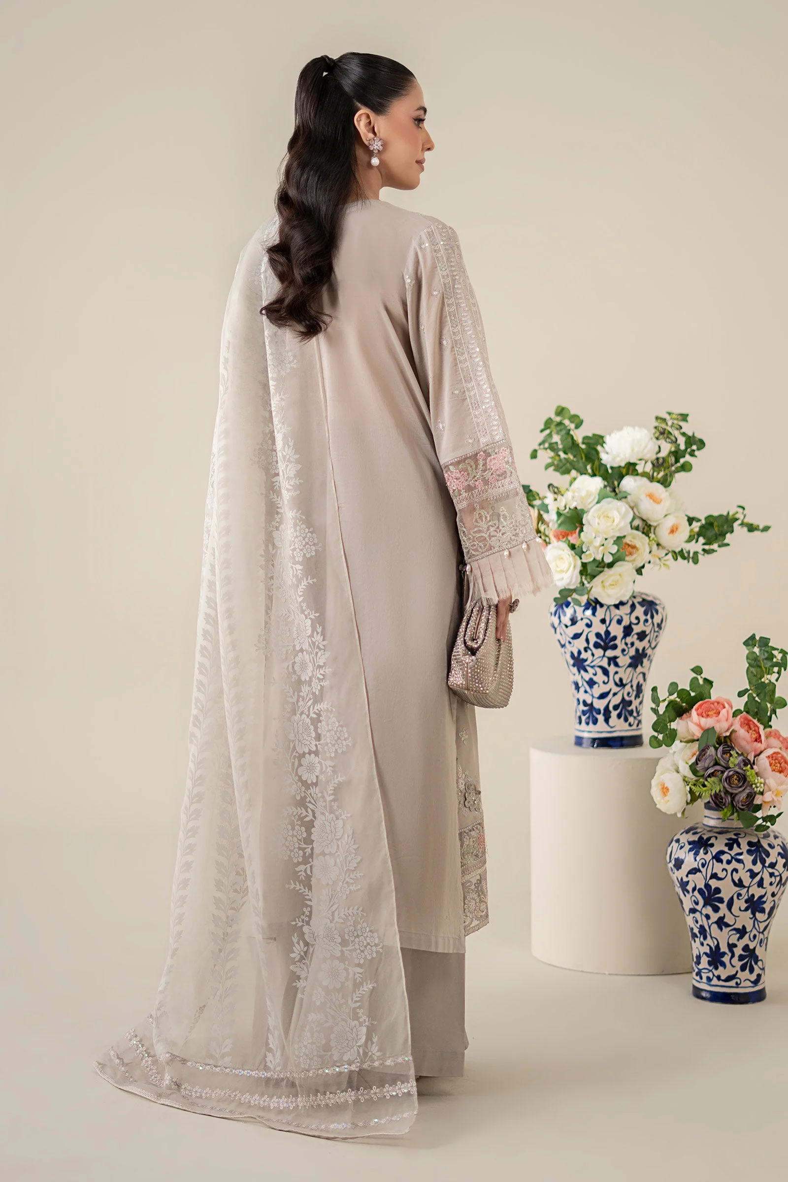 3 Piece Embroidered Lawn Suit - Image 8