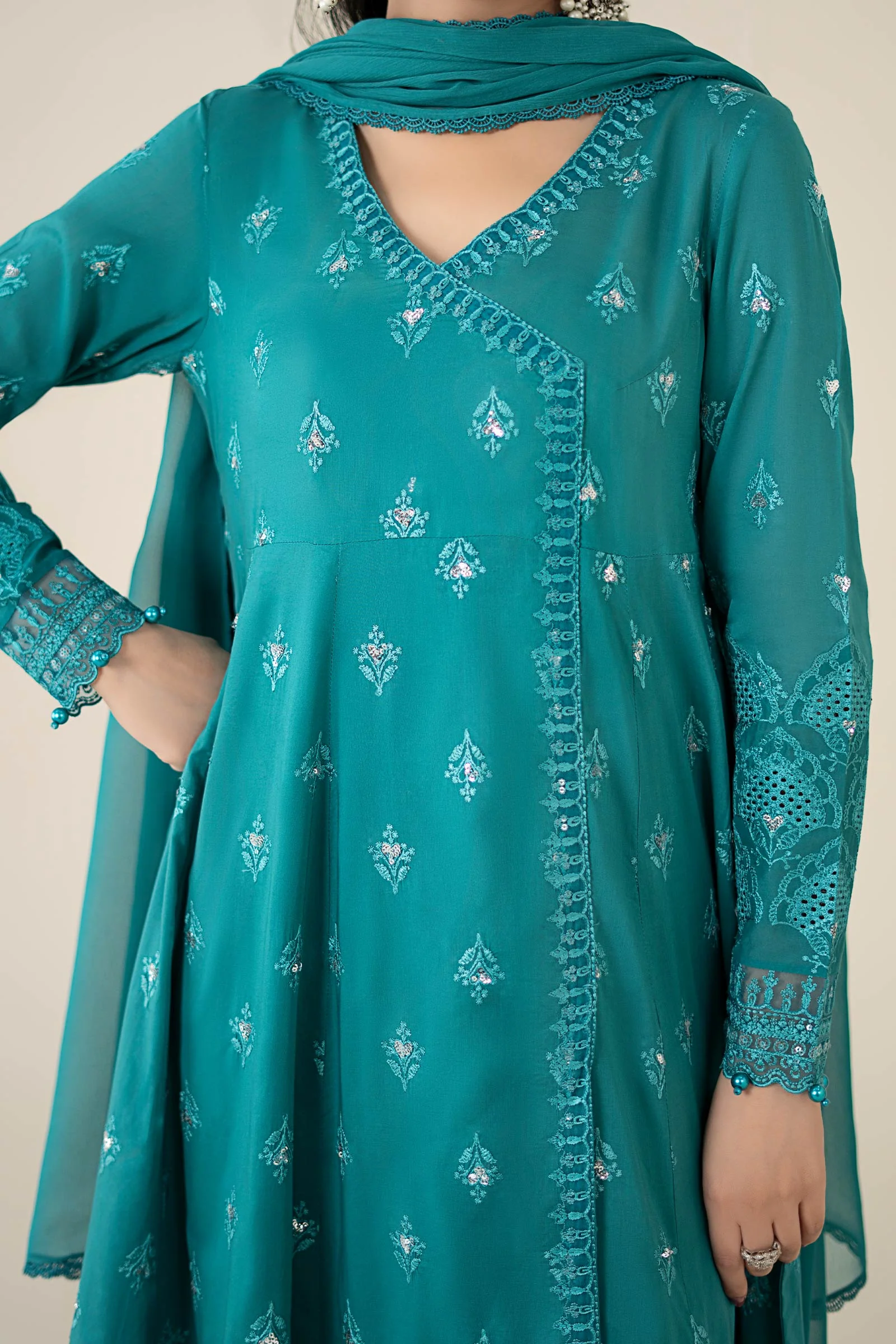 3 Piece Embroidered Lawn Suit - Image 8