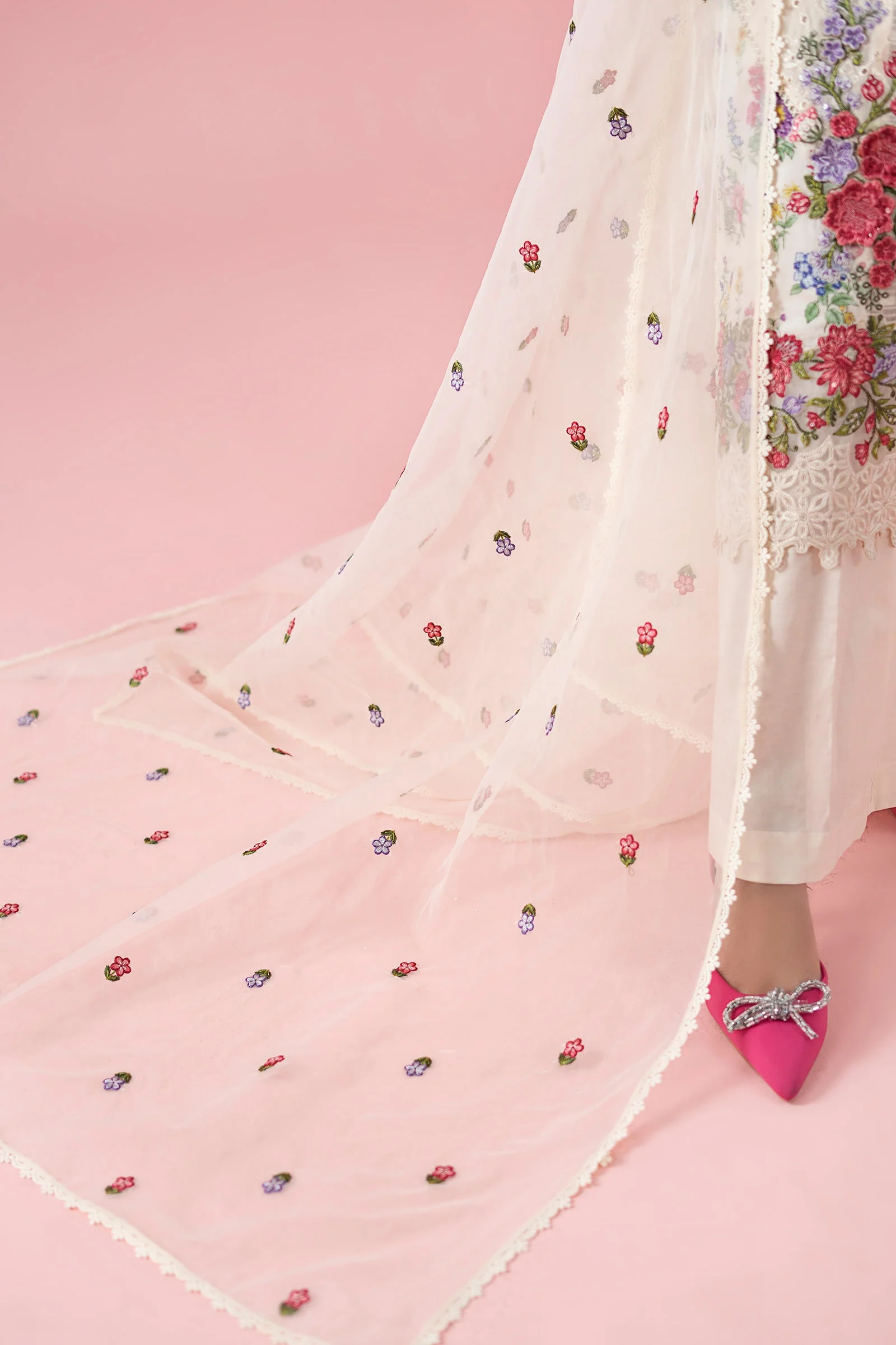3 Piece Embroidered Lawn Suit - Image 6