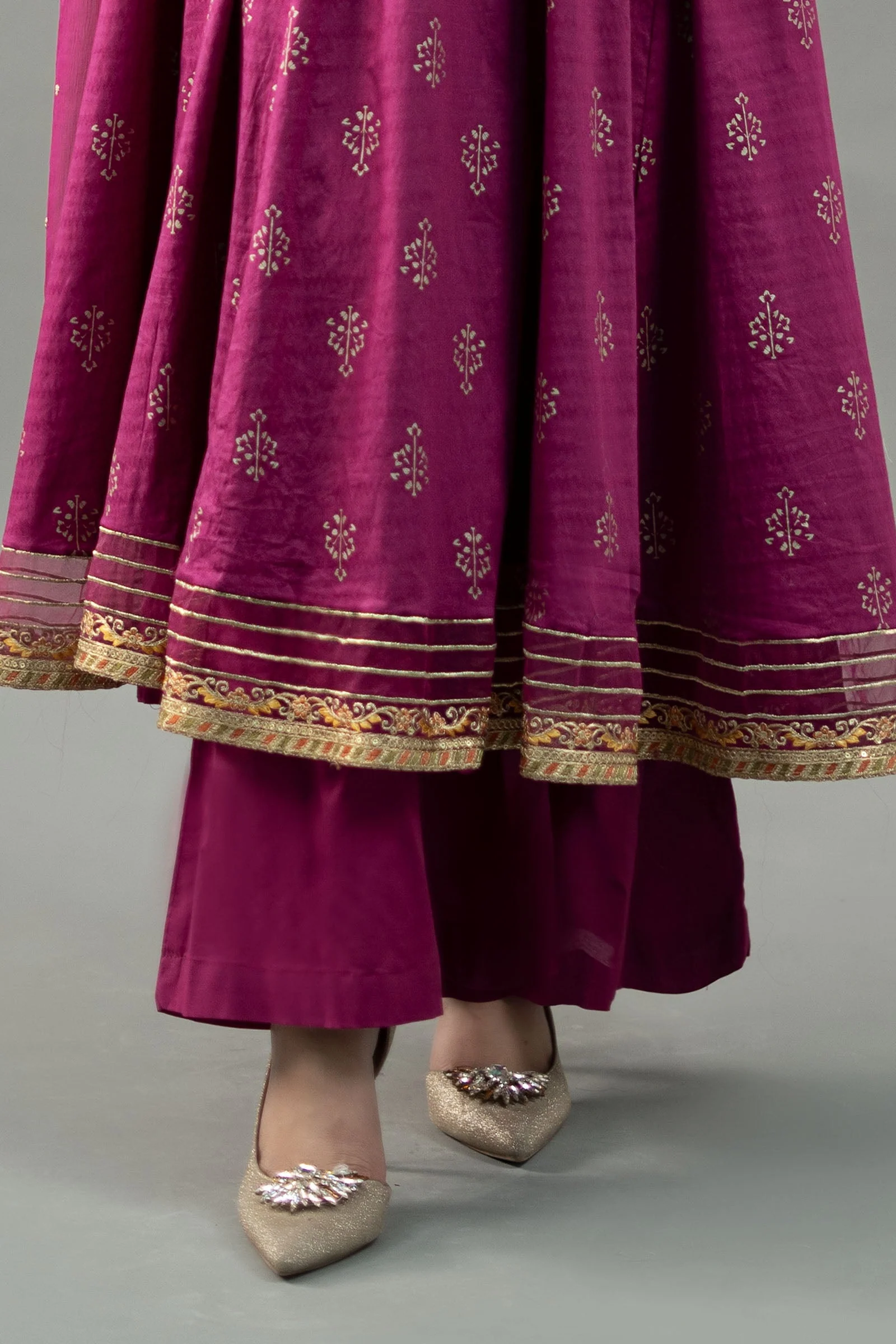 3 Piece Embroidered Suit - Image 4