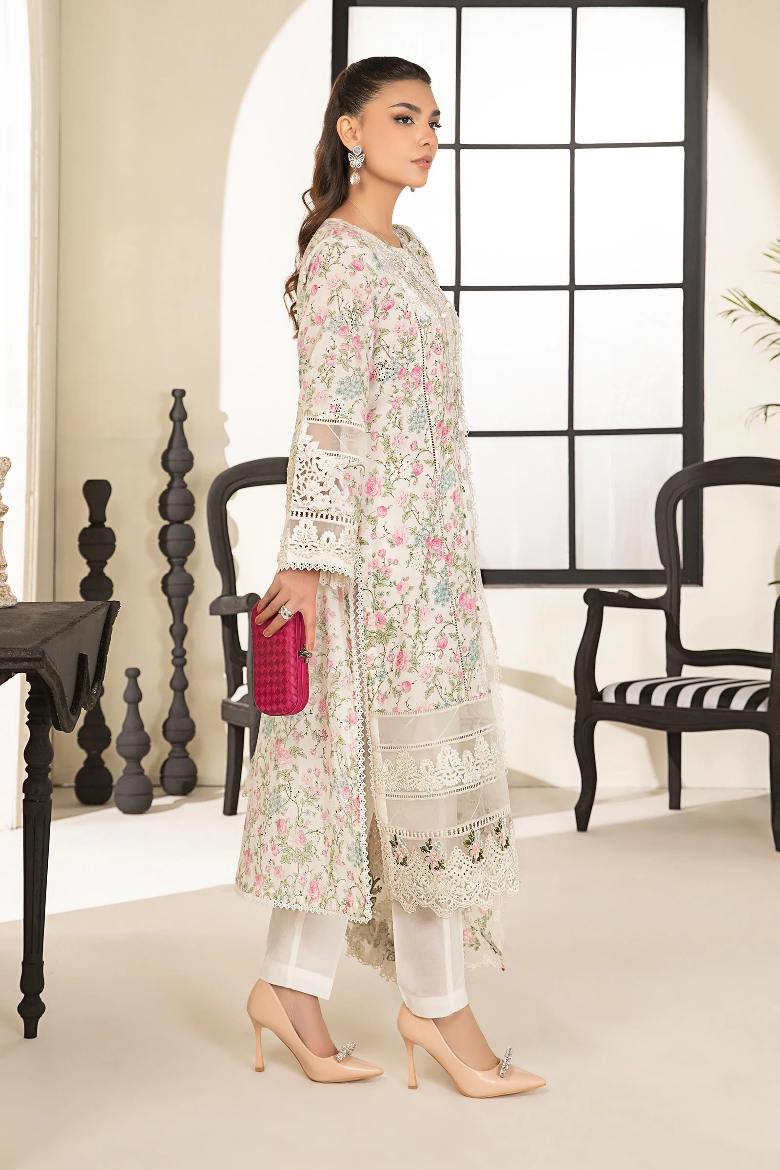 3 Piece Embroidered Lawn Suit - Image 4