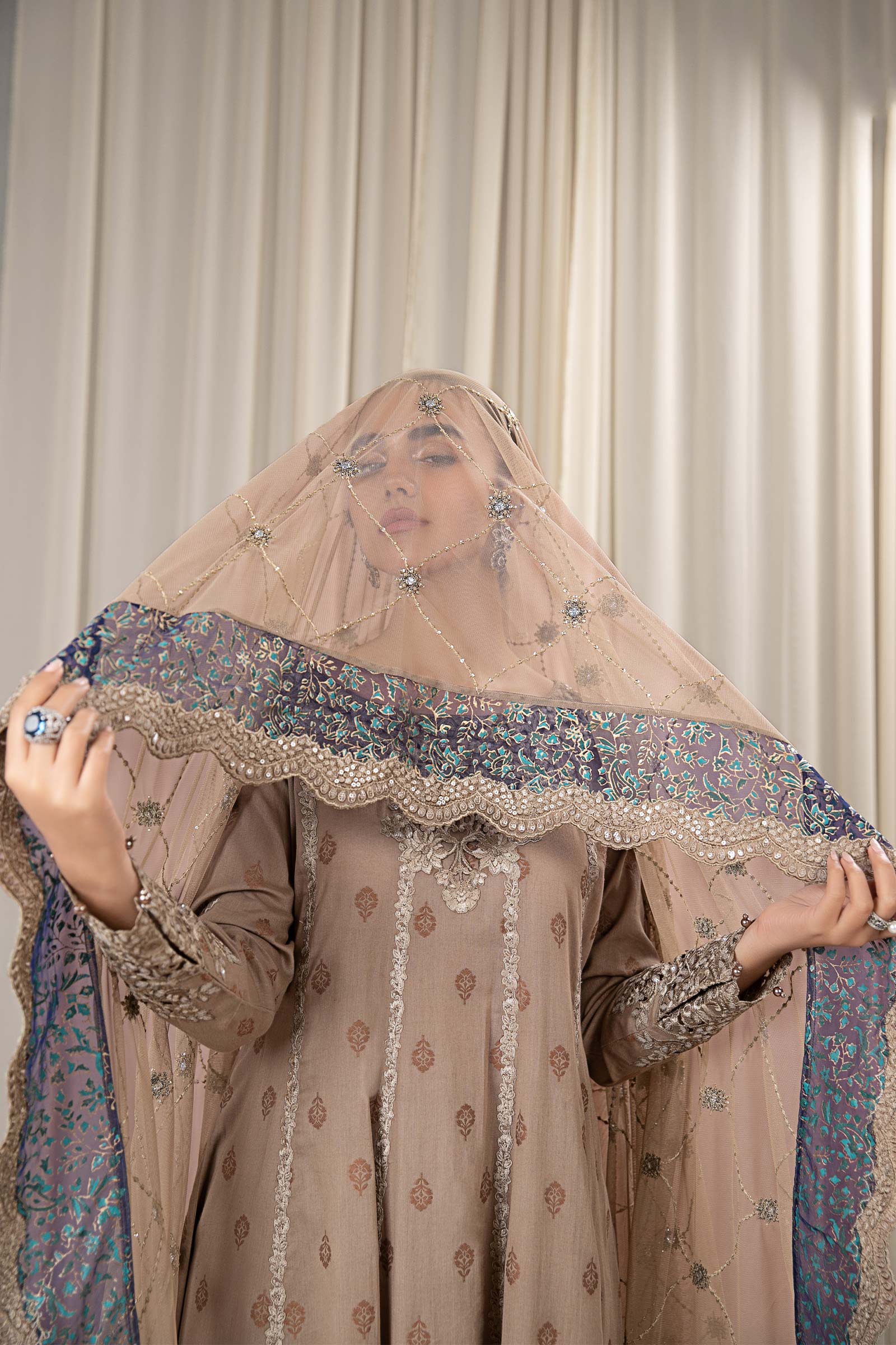 3 Piece Embroidered Jacquard Broshia Suit - Image 3