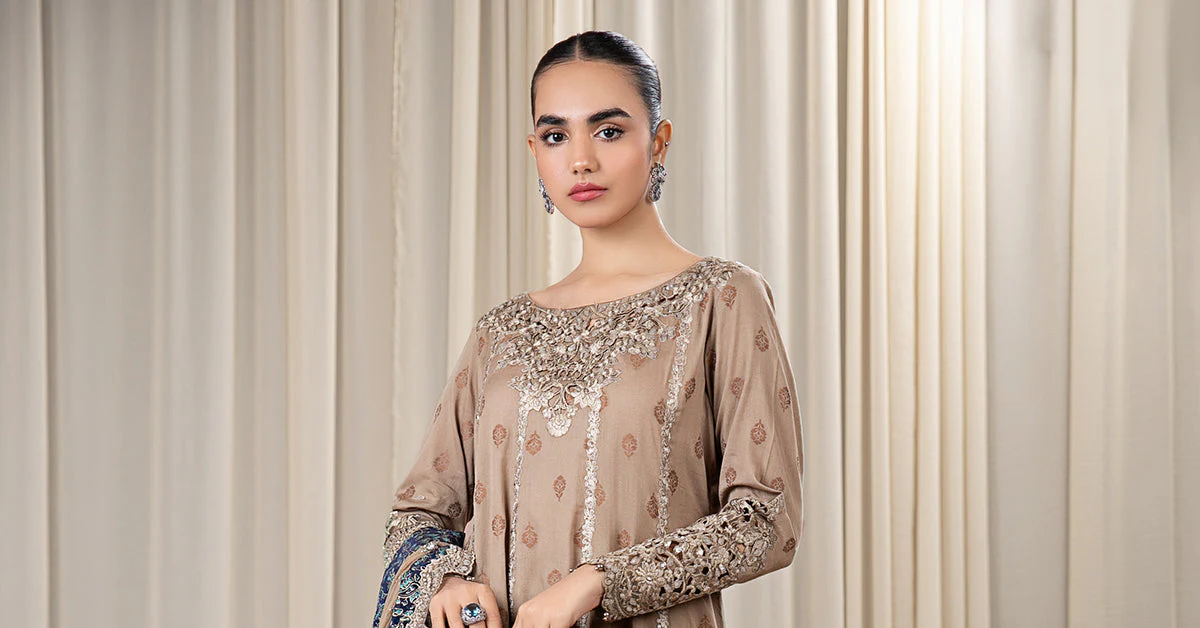 3 Piece Embroidered Jacquard Broshia Suit - Image 9