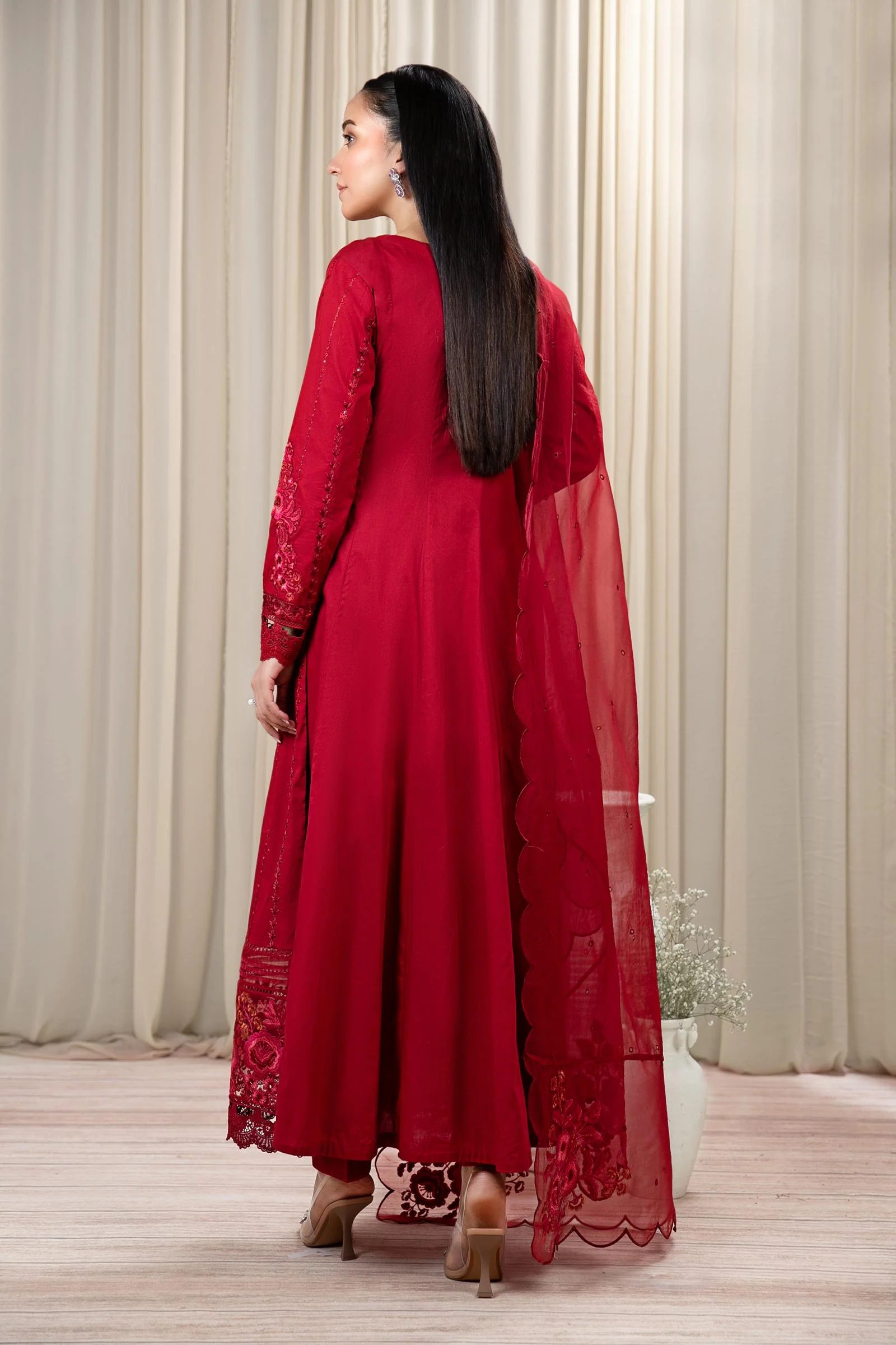 3 Piece Embroidered Lawn Suit - Image 7