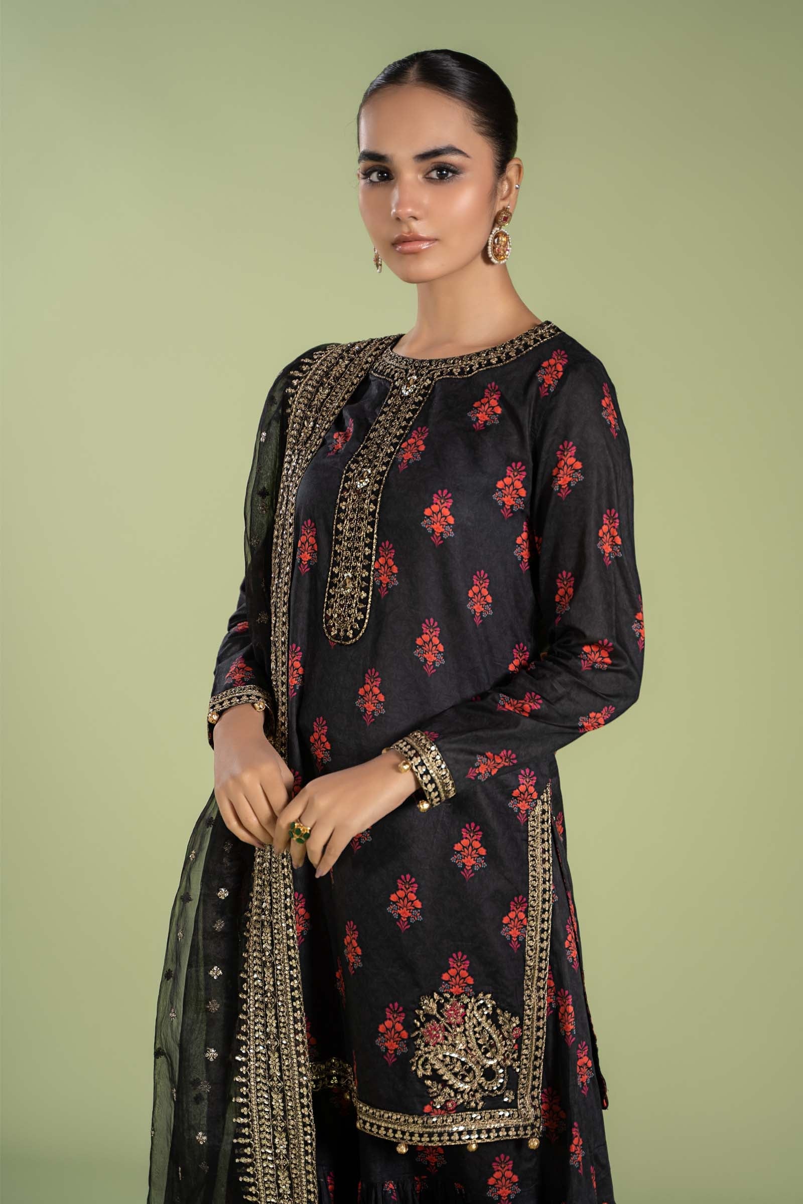 3 Piece Embroidered Lawn Suit - Image 3