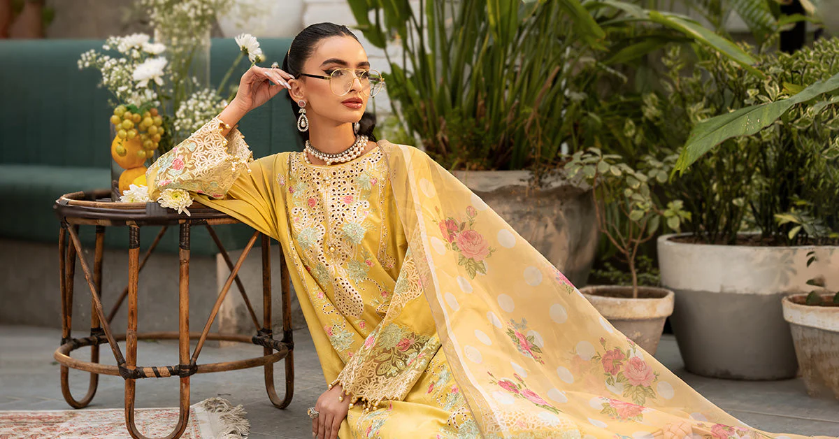 3 Piece Embroidered Lawn Suit - Image 5