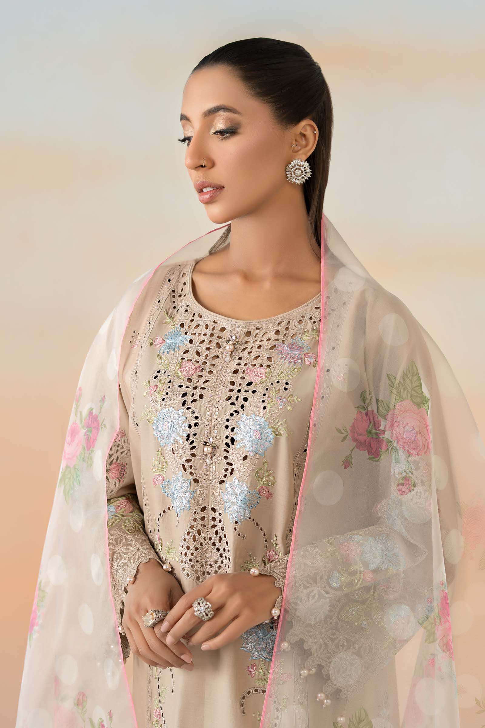 3 Piece Embroidered Lawn Suit - Image 2