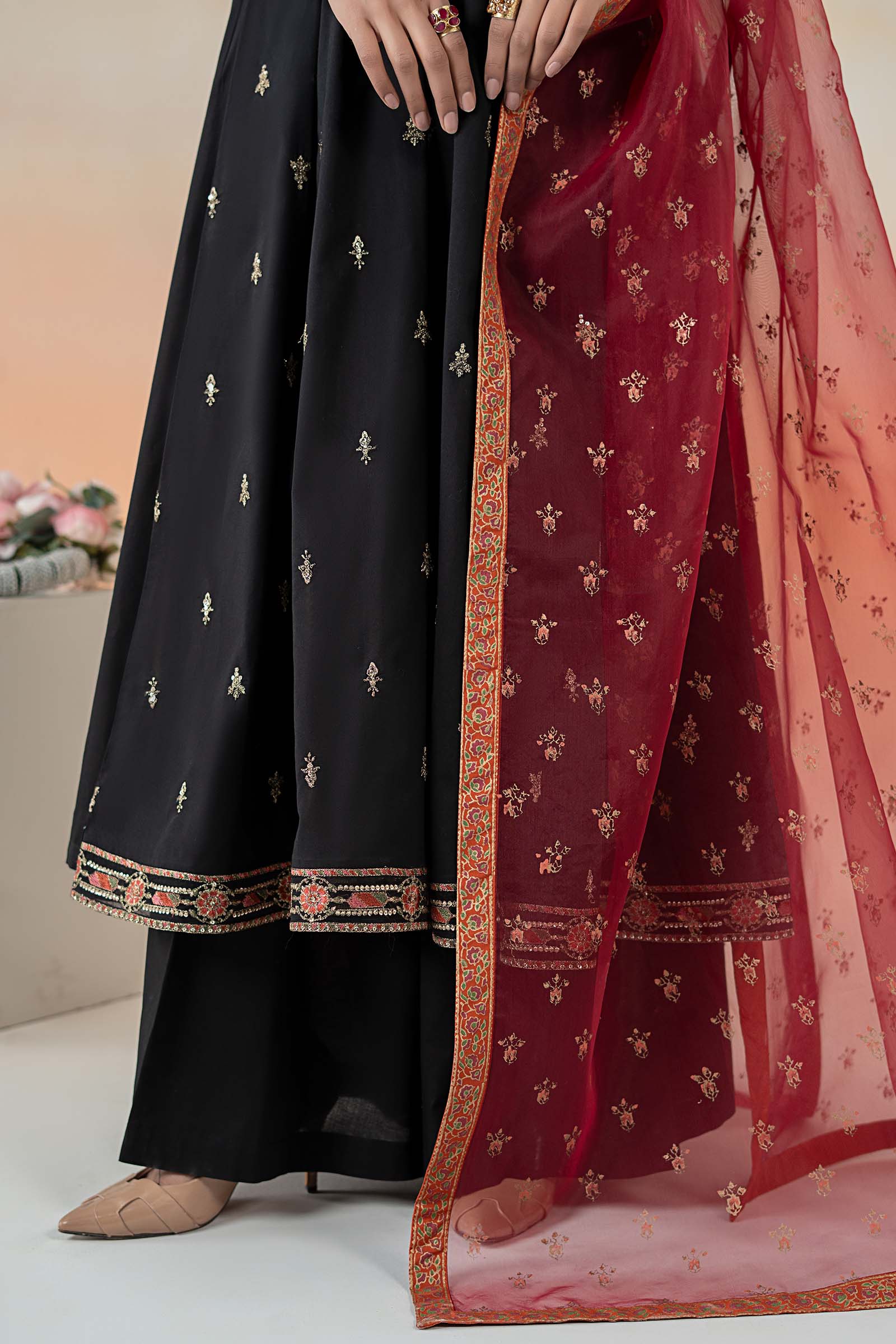 3 Piece Embroidered Lawn Suit - Image 5