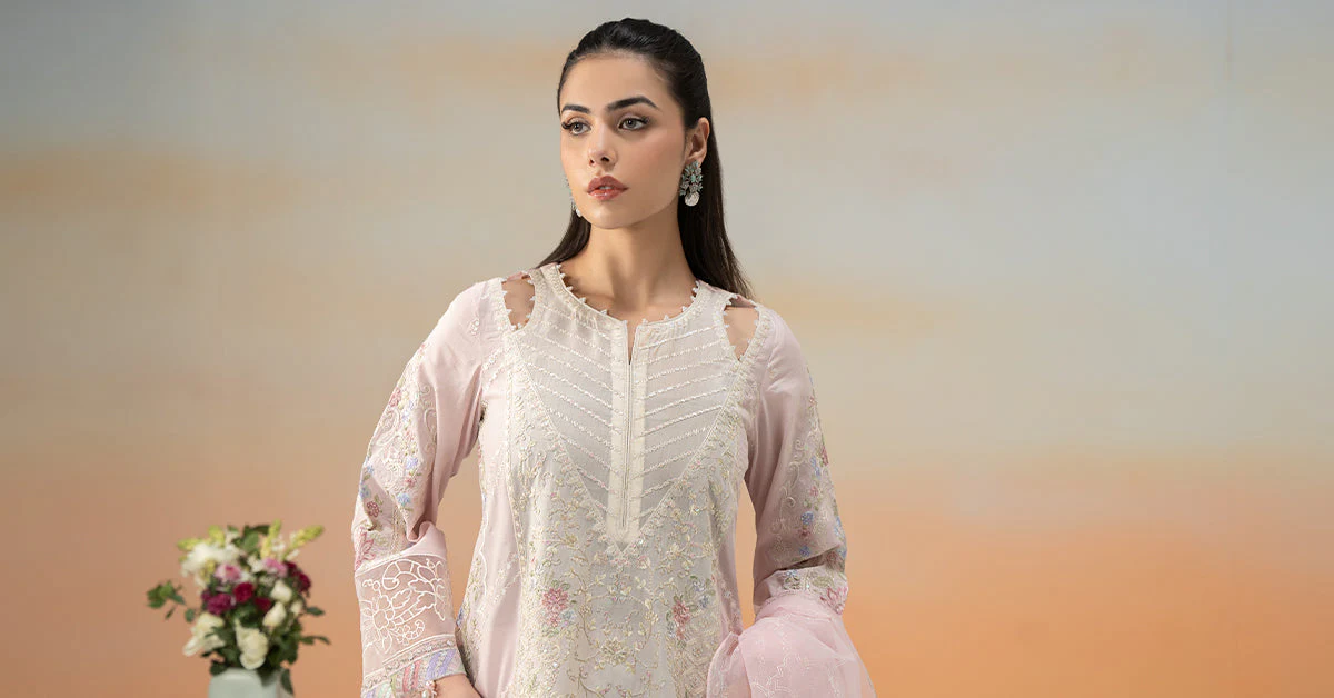 3 Piece Embroidered Lawn Suit - Image 6