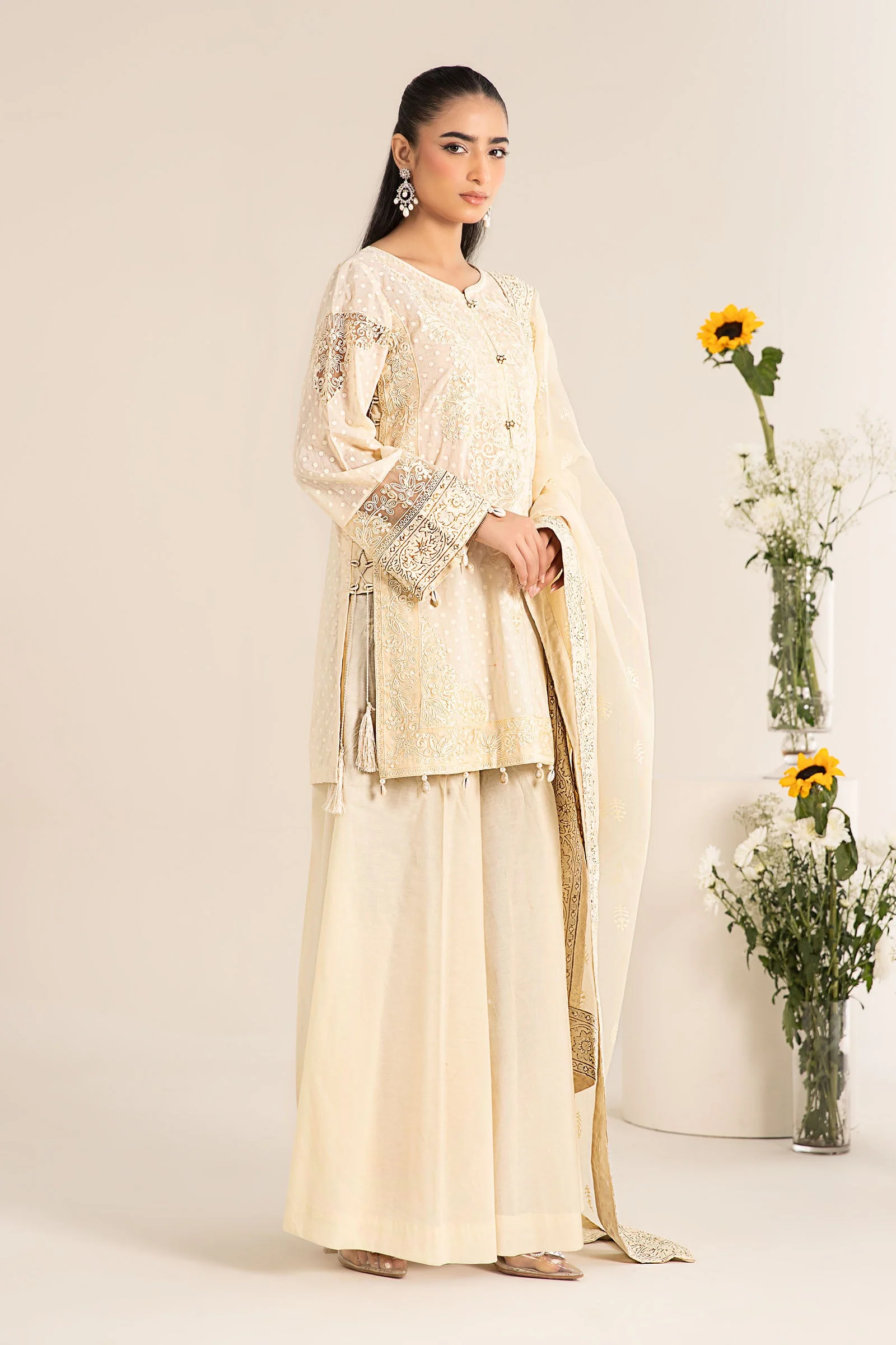 3 Piece Embroidered Lawn Suit - Image 5