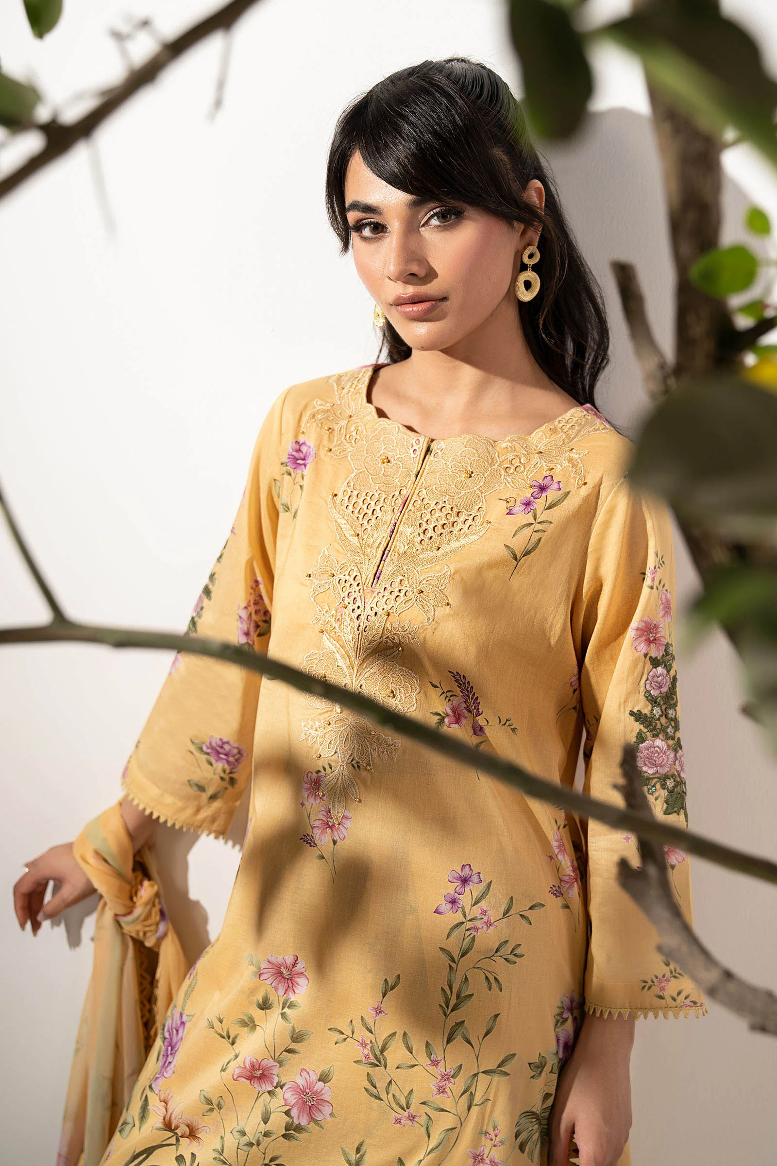 3 Piece Embroidered Lawn Suit - Image 2