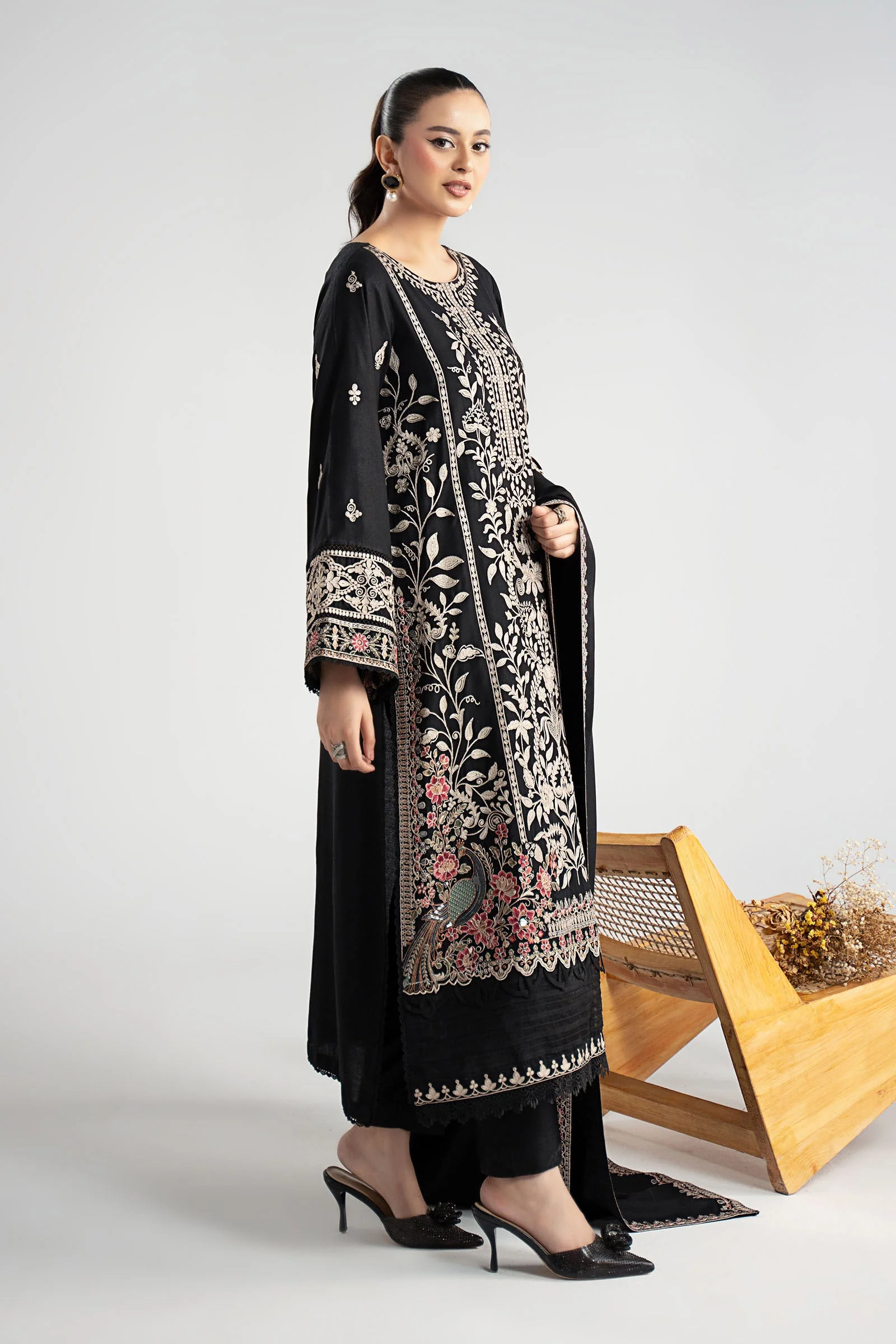 3 Piece Embroidered Linen Suit - Image 6