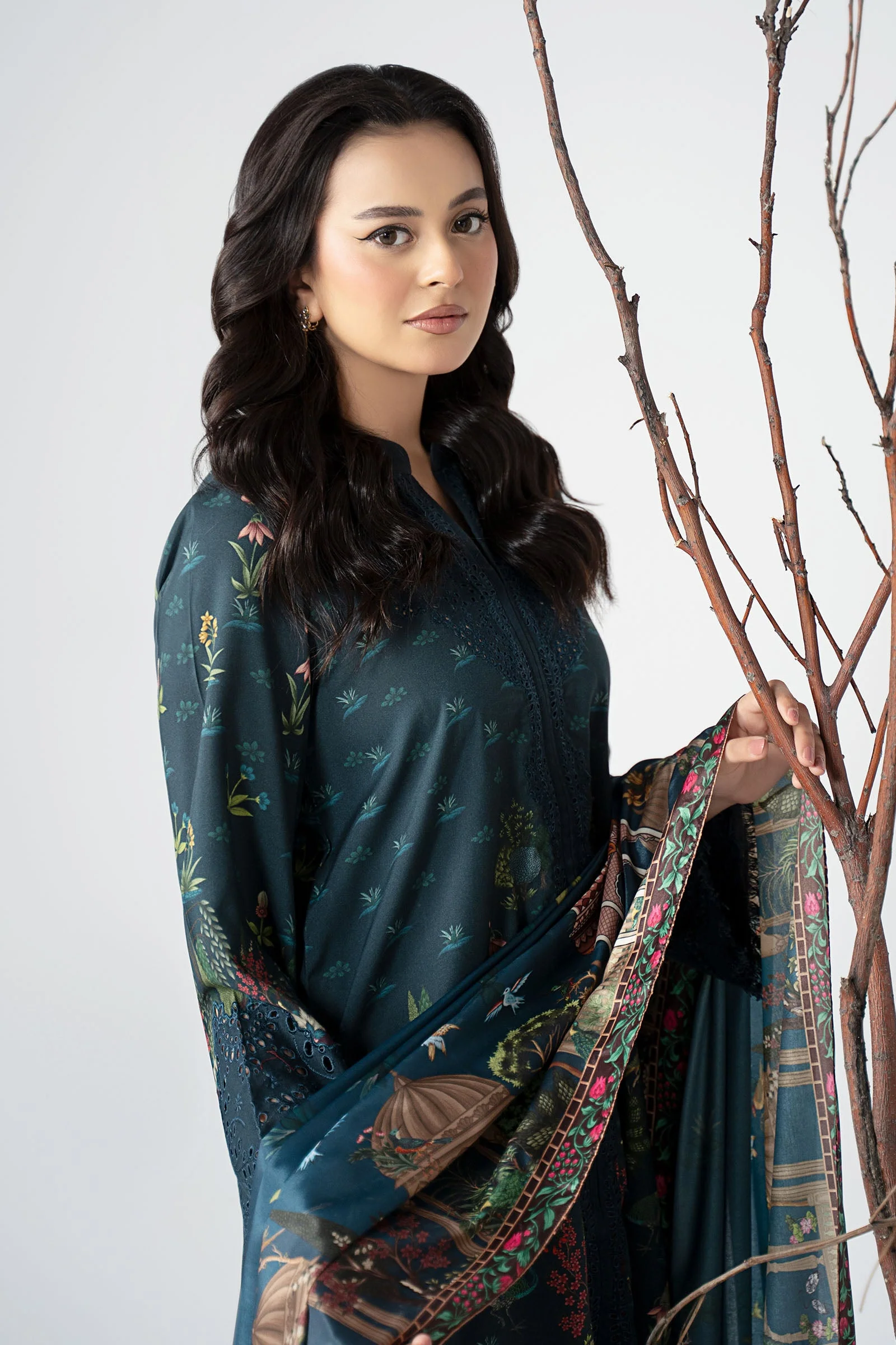 3 Piece Embroidered Linen Suit - Image 4