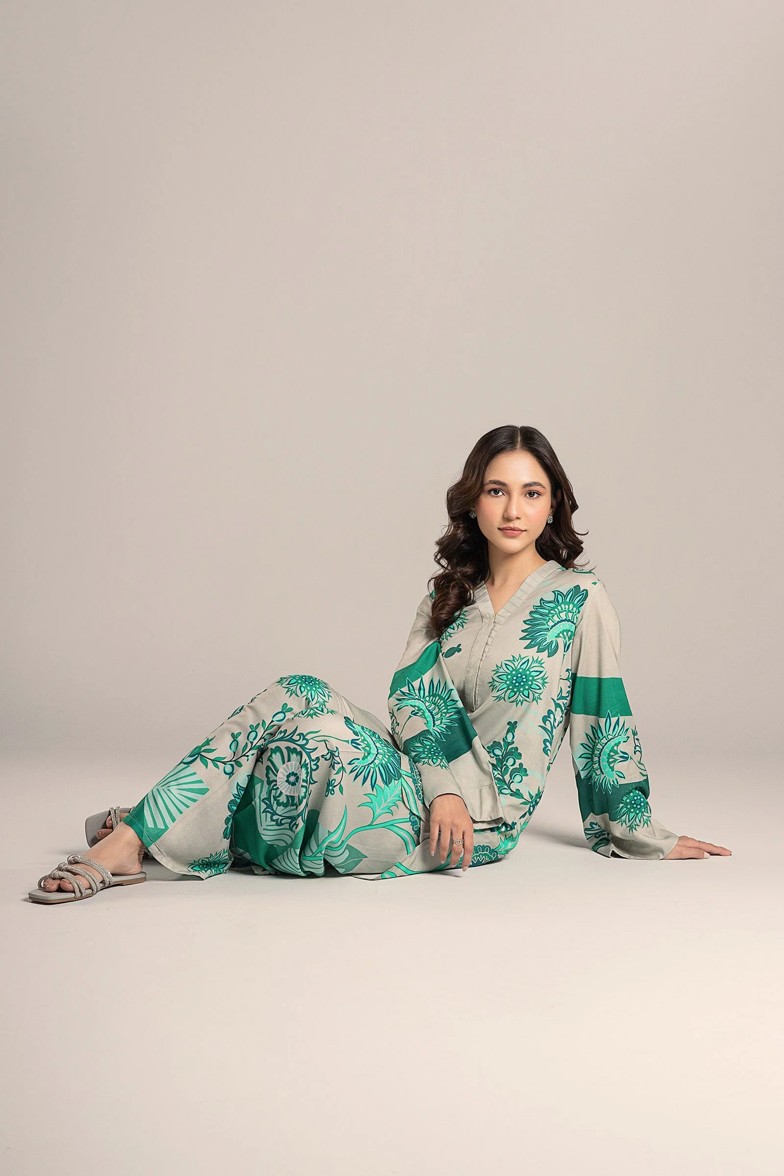 2 Pc Printed Arabic Lawn Suit - Image 4
