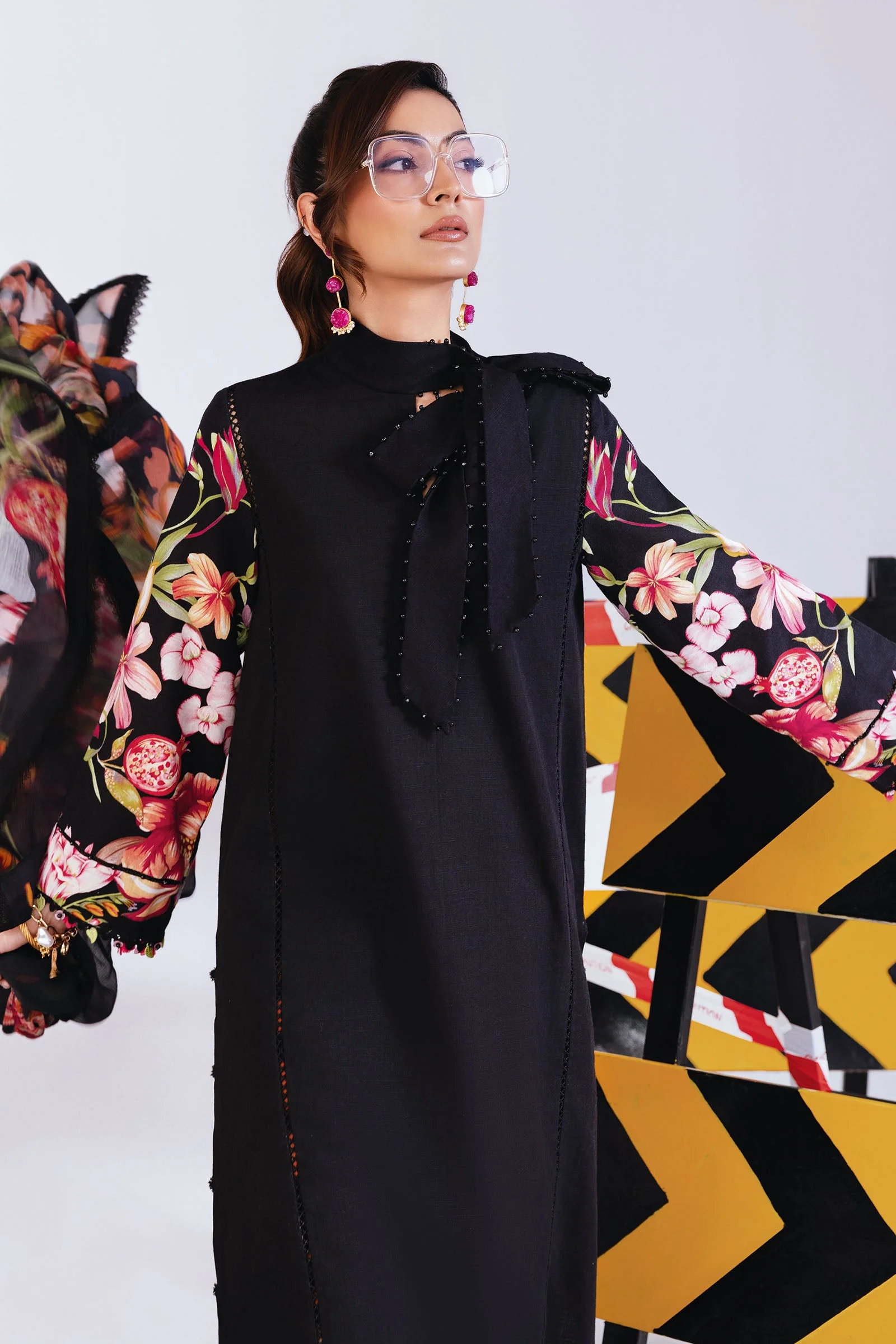 3 Pc Unstitched Printed Slub Khaddar Suit - Image 4