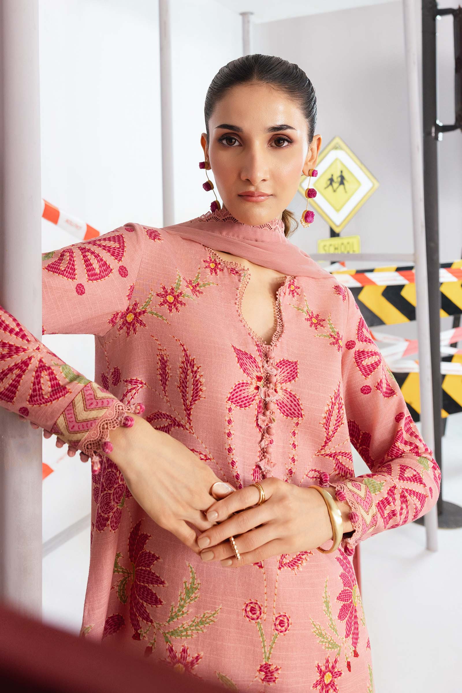 3 Pc Unstitched Printed Slub Khaddar Suit - Image 2