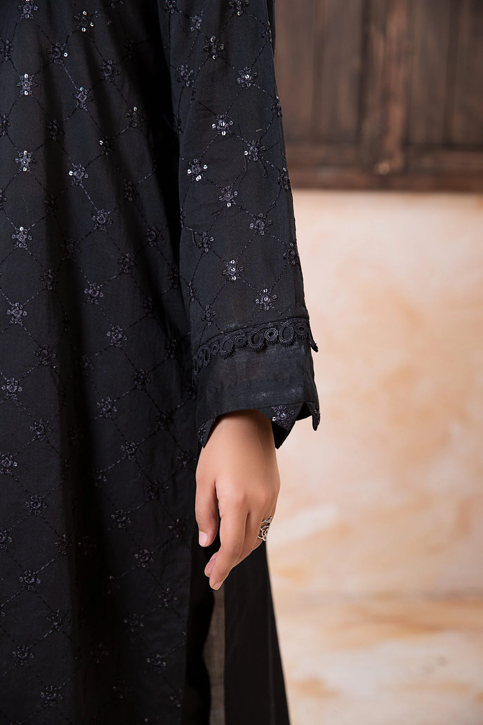 2 Piece Embroidered Lawn Suit - Image 4