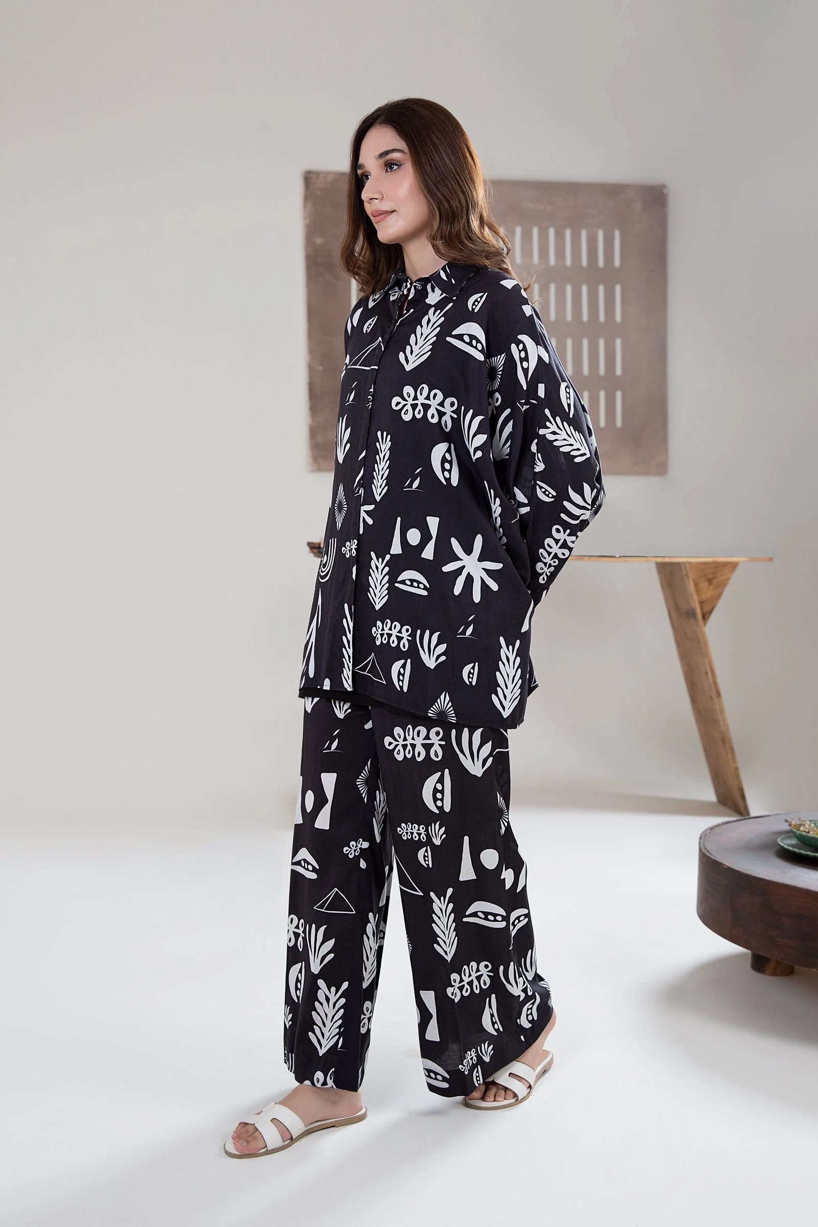 Printed Arabic Lawn Co-Ord Set - Image 8