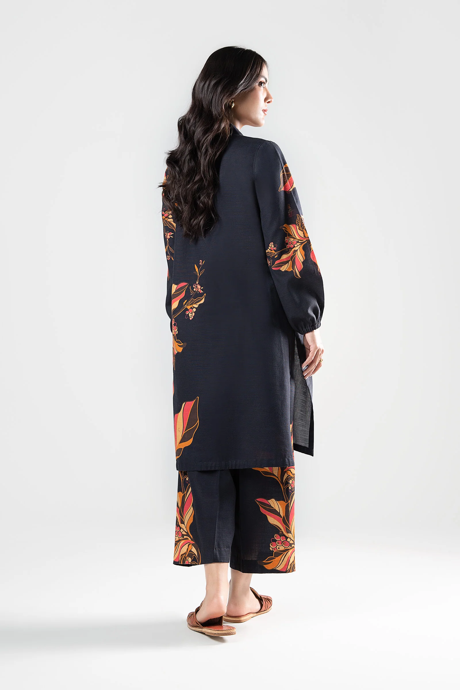 2 Pc Printed Khaddar Suit - Image 5