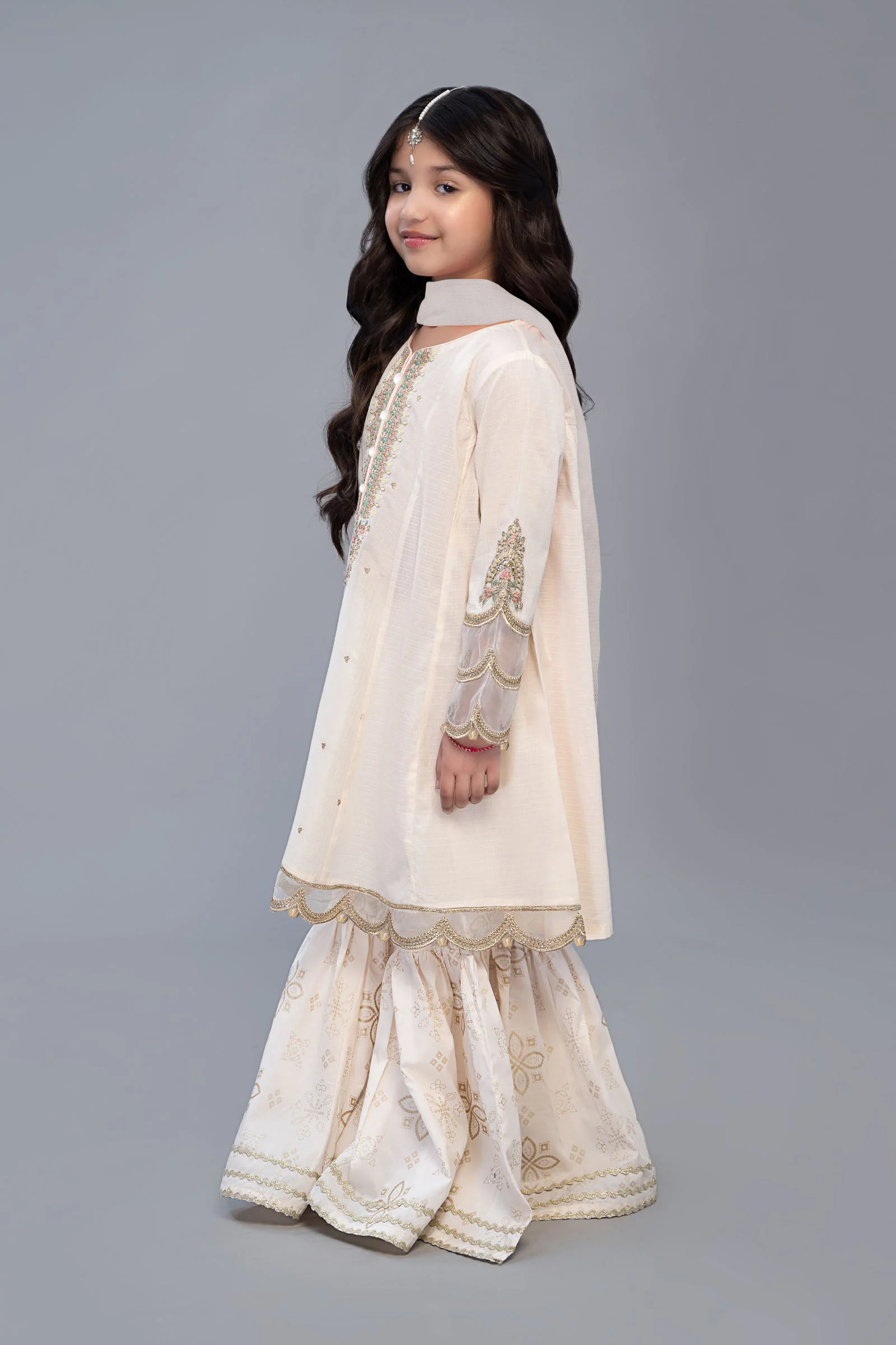 3 Piece Embroidered Lawn Suit - Image 3