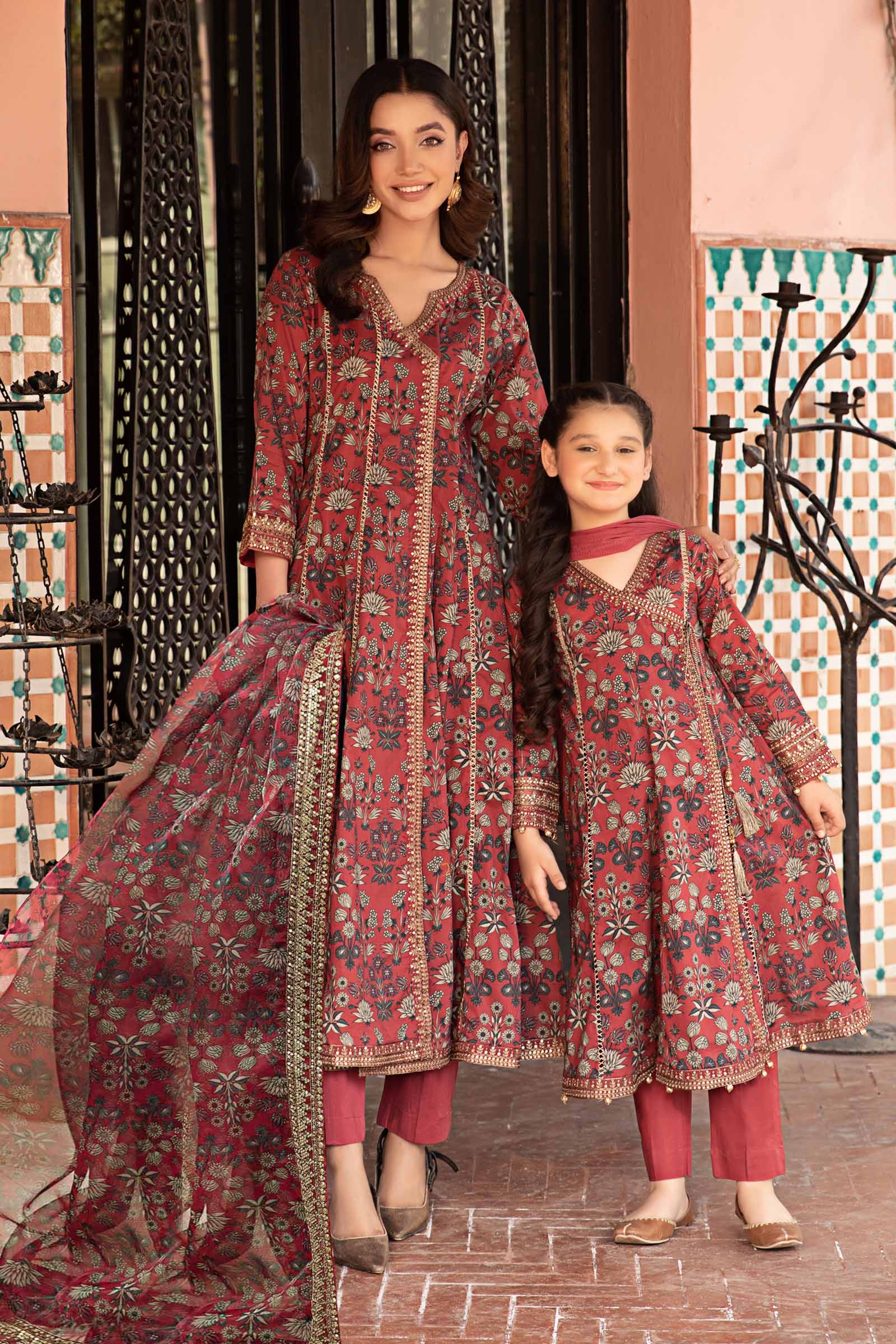 3 Piece Embroidered Lawn Suit - Image 4