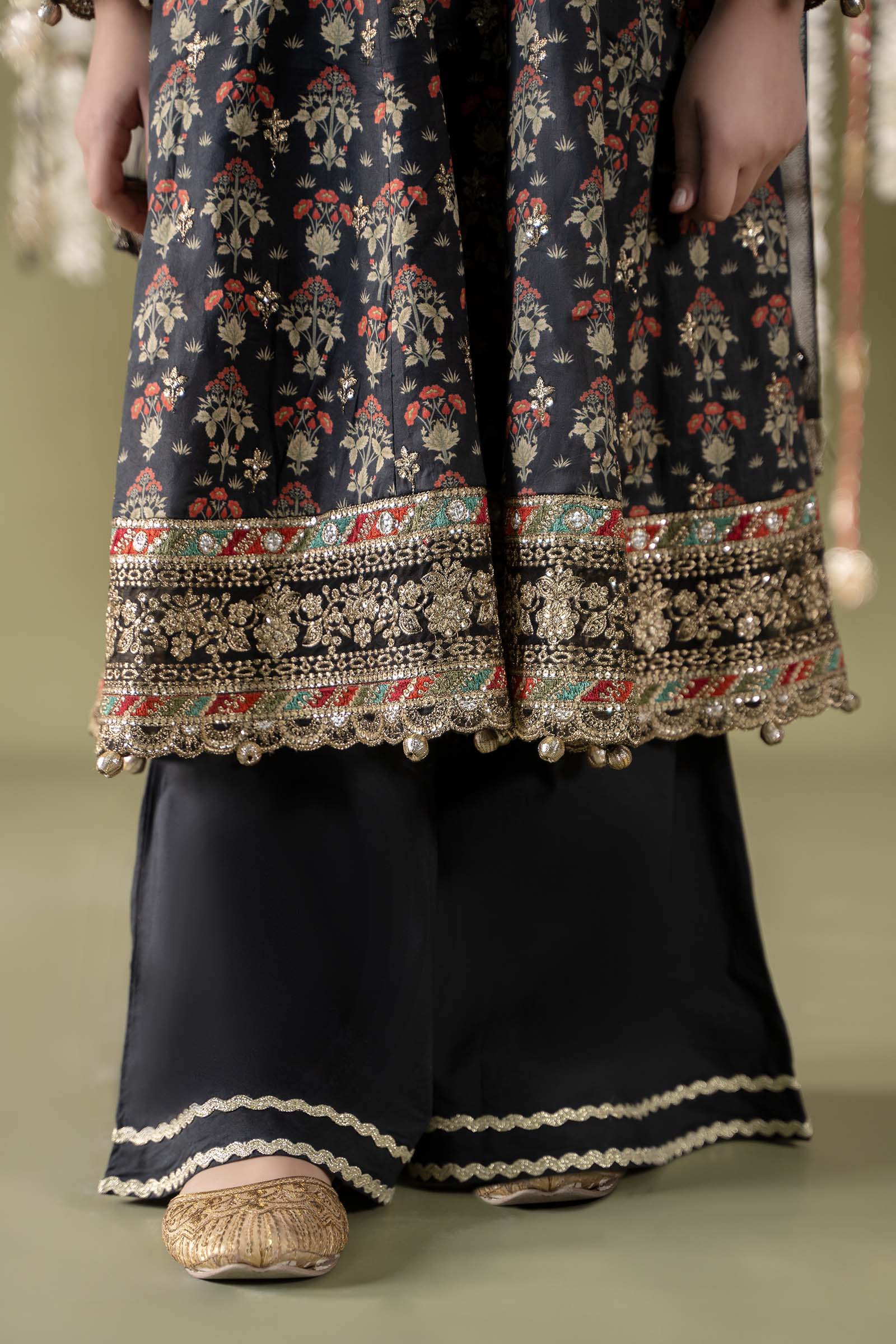 3 Piece Embroidered Lawn Suit - Image 5