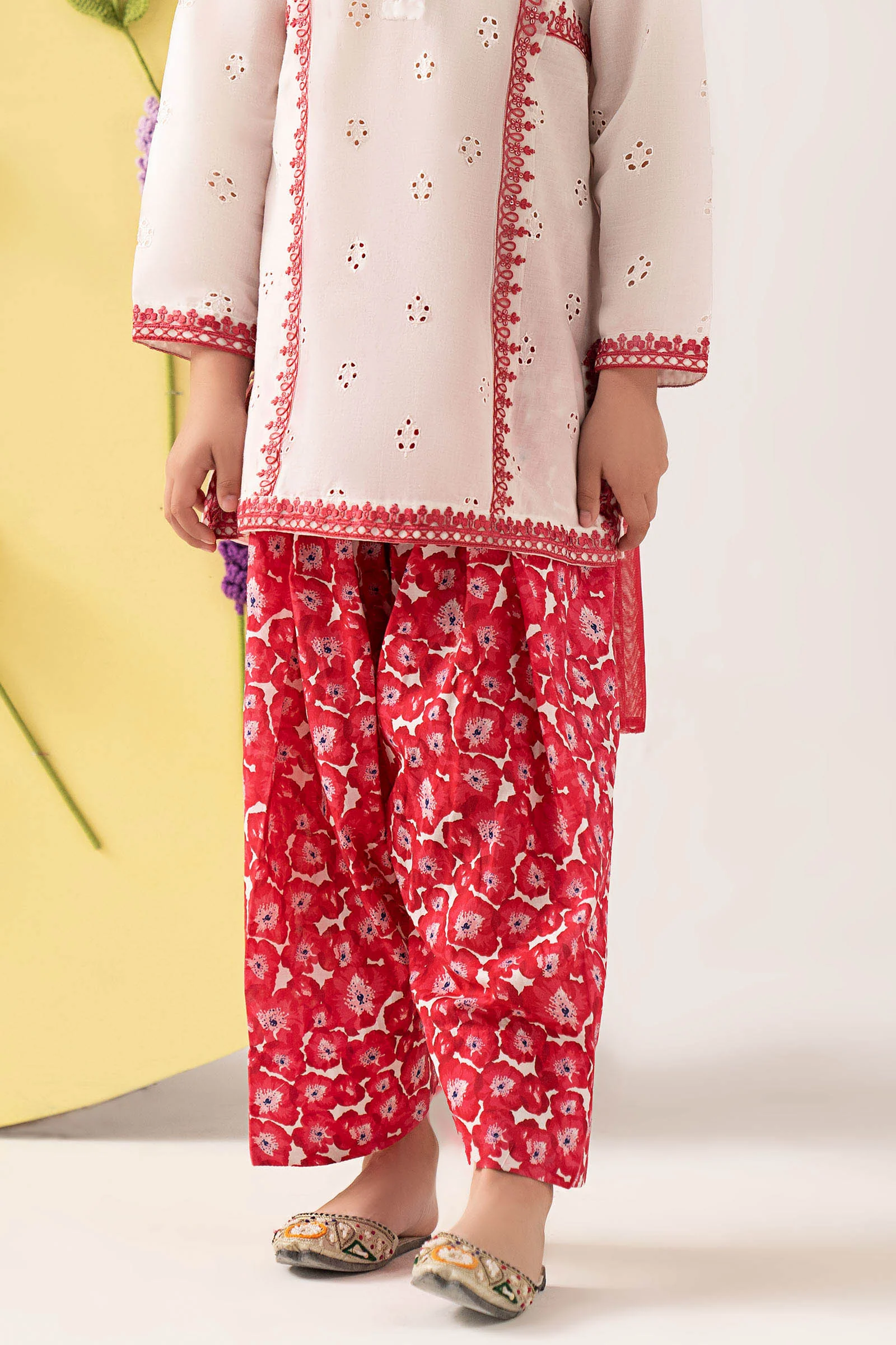 3 Piece Embroidered Lawn Suit - Image 4