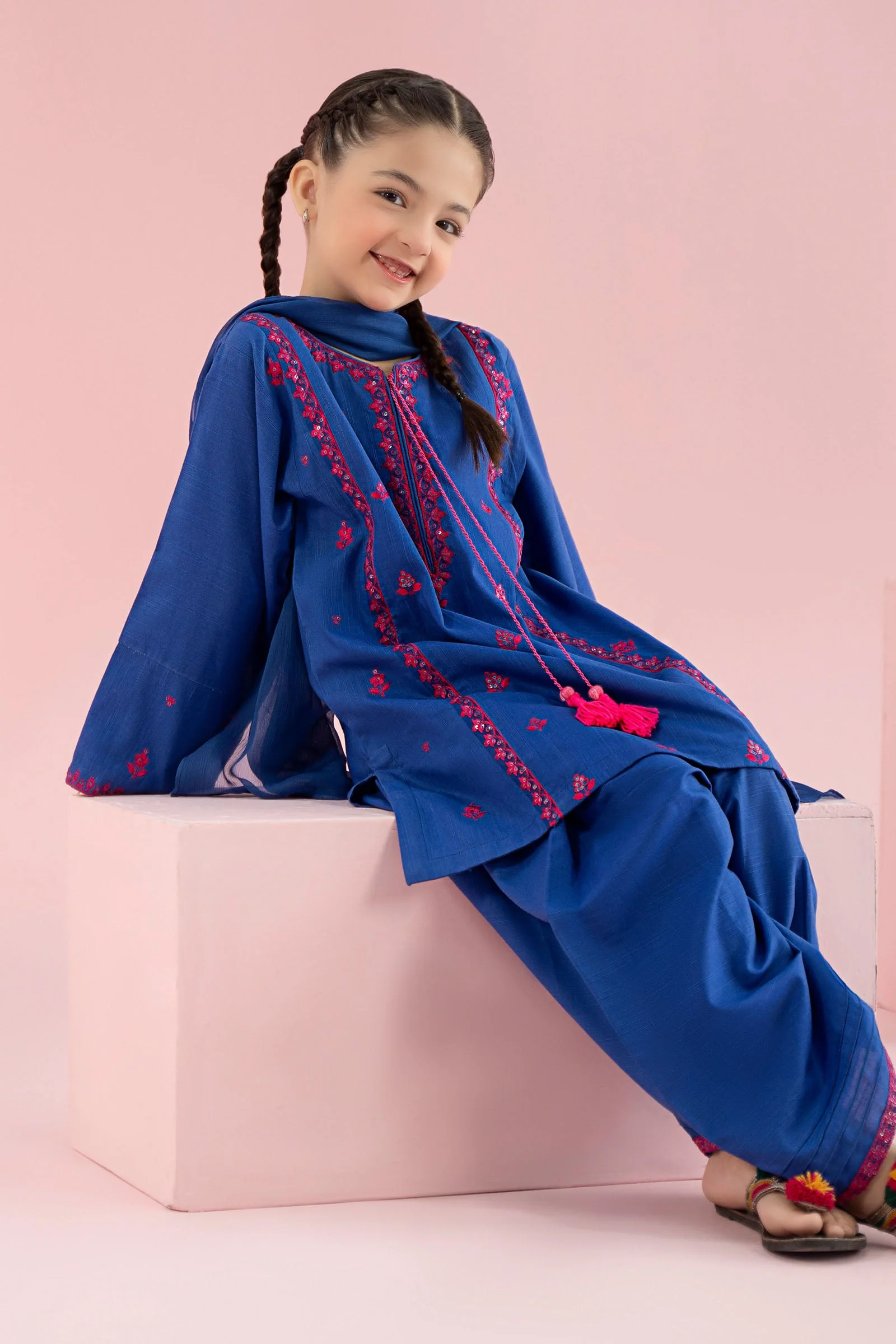 3 Piece Embroidered Khaddar Suit - Image 4