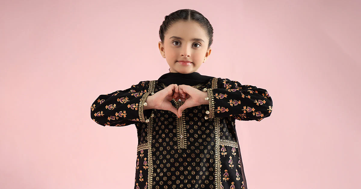 3 Piece Embroidered Karandi Suit - Image 8