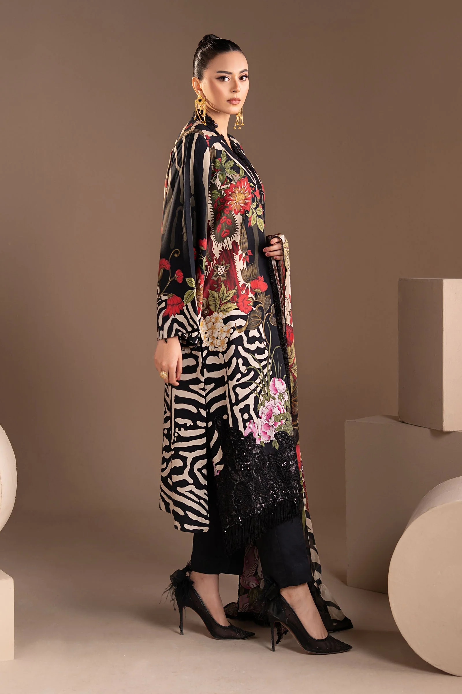 3 Piece Embroidered Linen Suit - Image 6