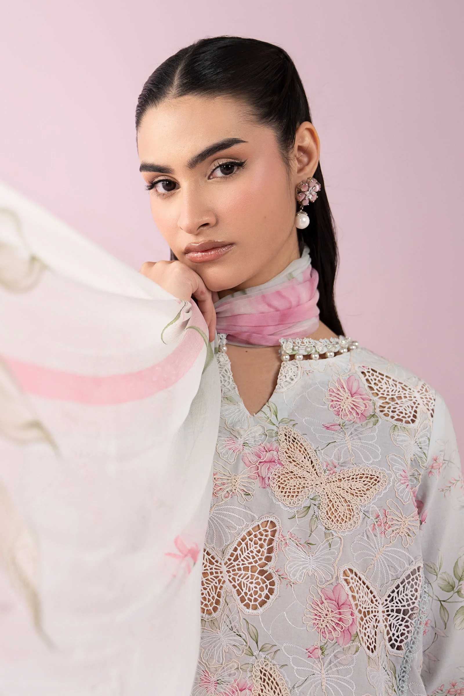 3 Piece Embroidered Lawn Suit - Image 3