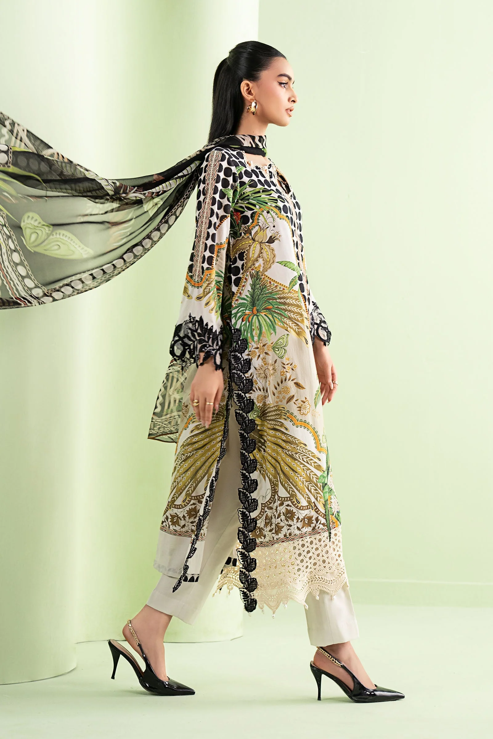 3 Piece Embroidered Lawn Suit - Image 6