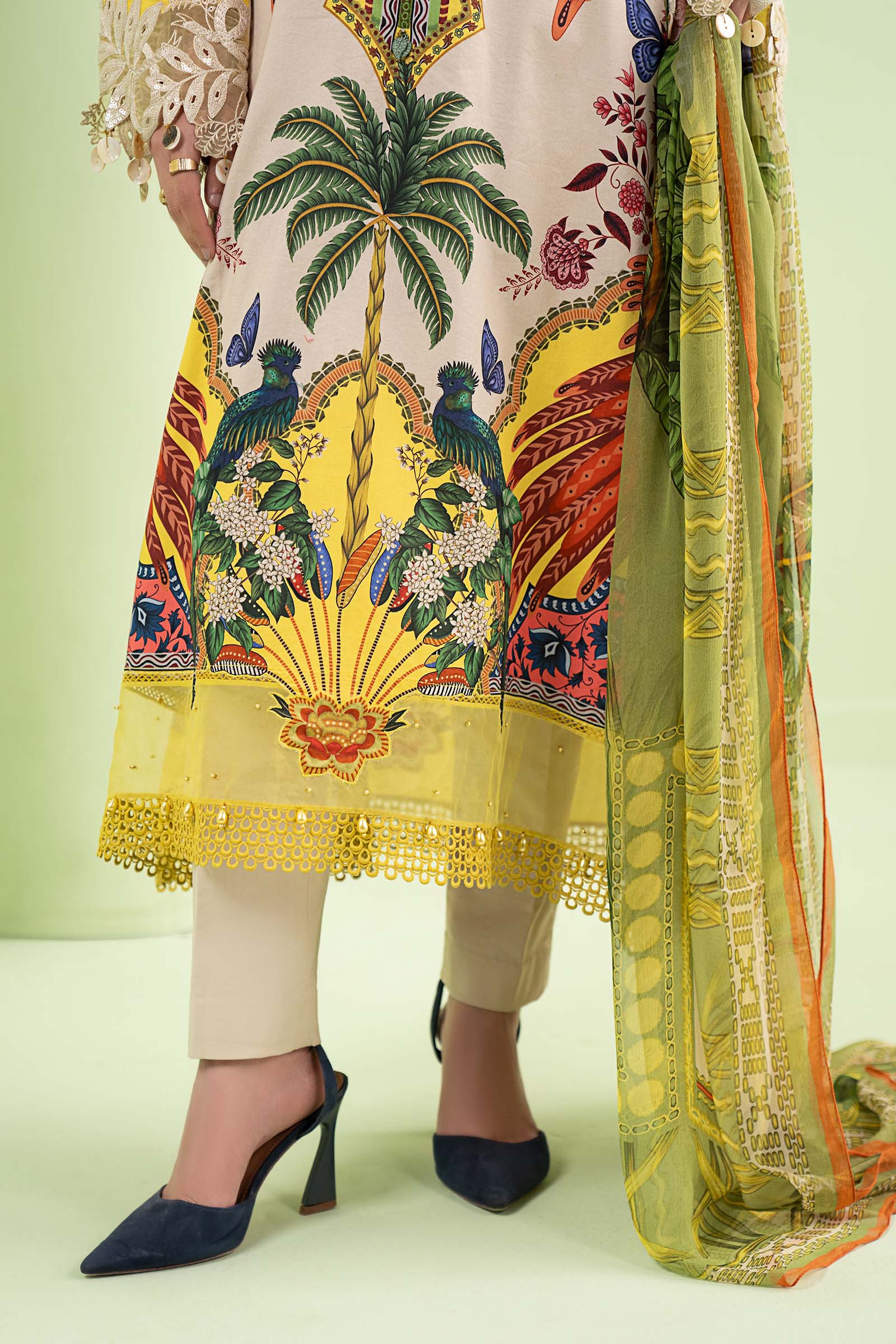 3 Piece Embroidered Lawn Suit - Image 6