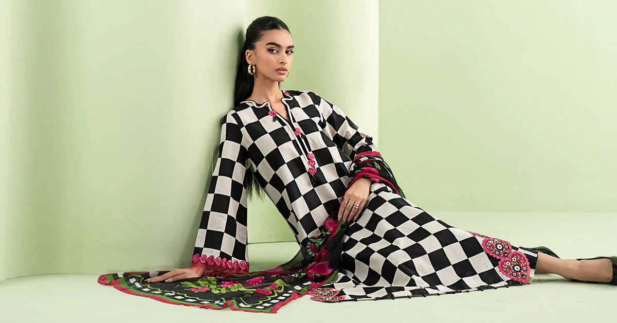 3 Piece Embroidered Lawn Suit - Image 9