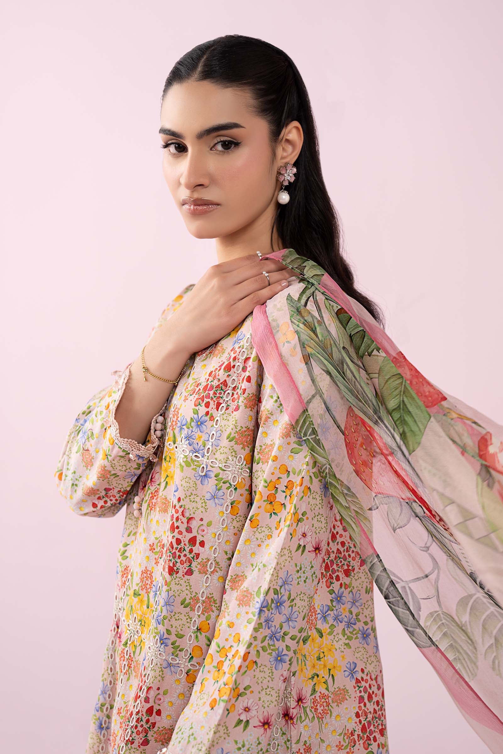 3 Piece Embroidered Lawn Suit - Image 4