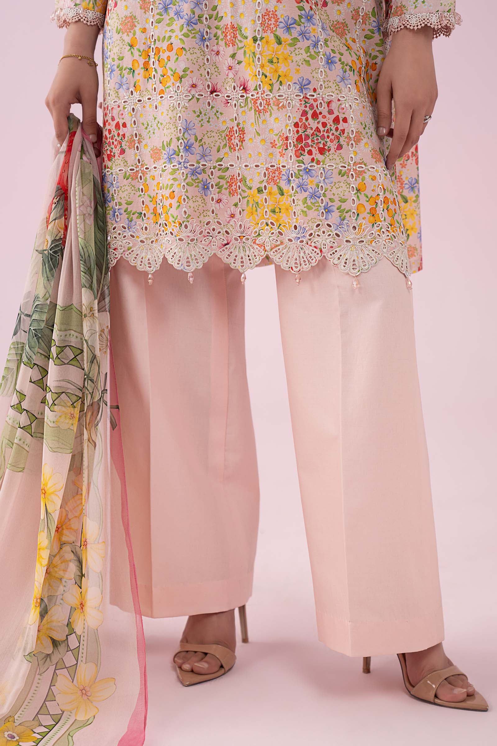 3 Piece Embroidered Lawn Suit - Image 5