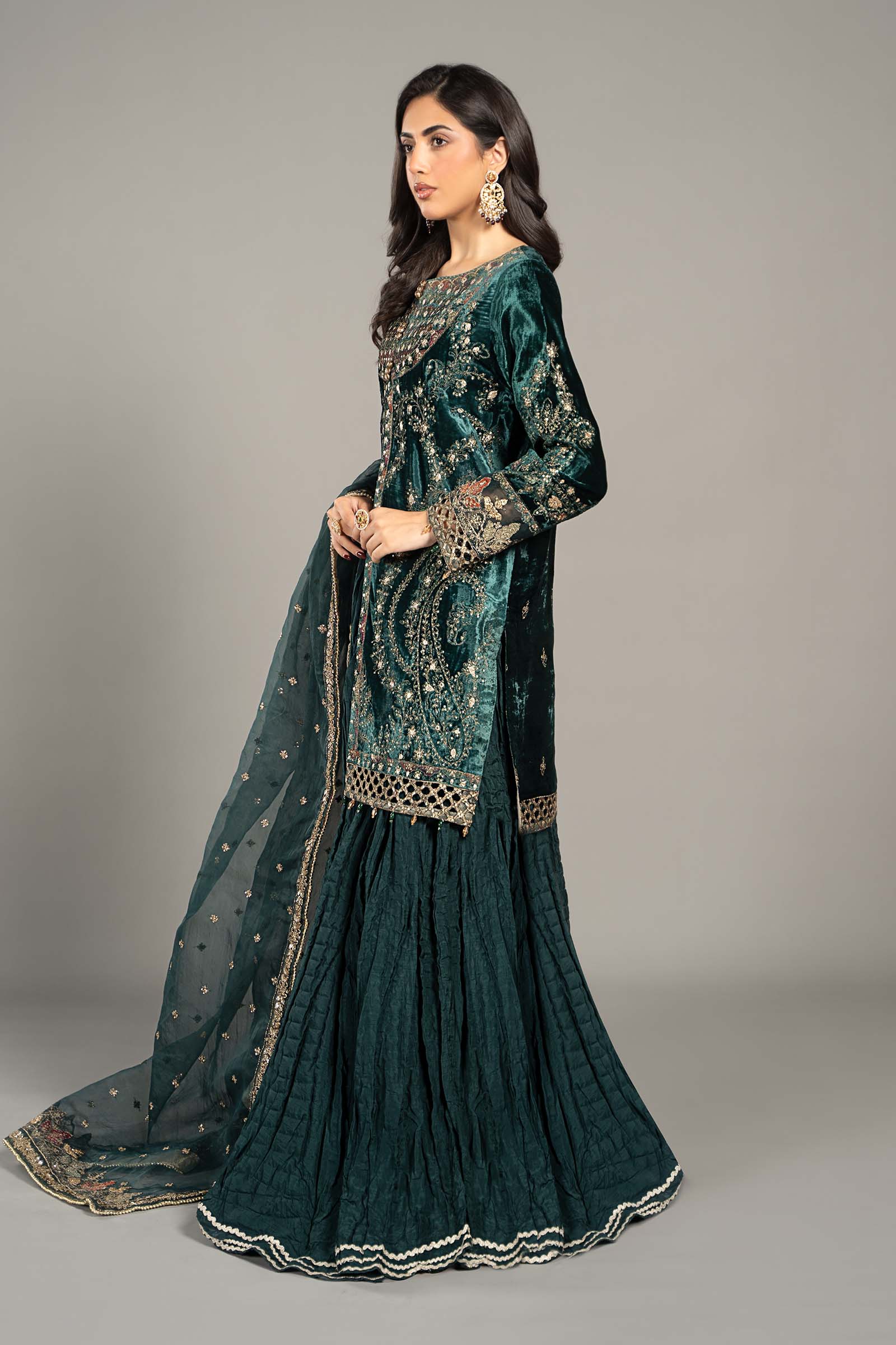 3 Piece Embroidered Velvet Suit - Image 4