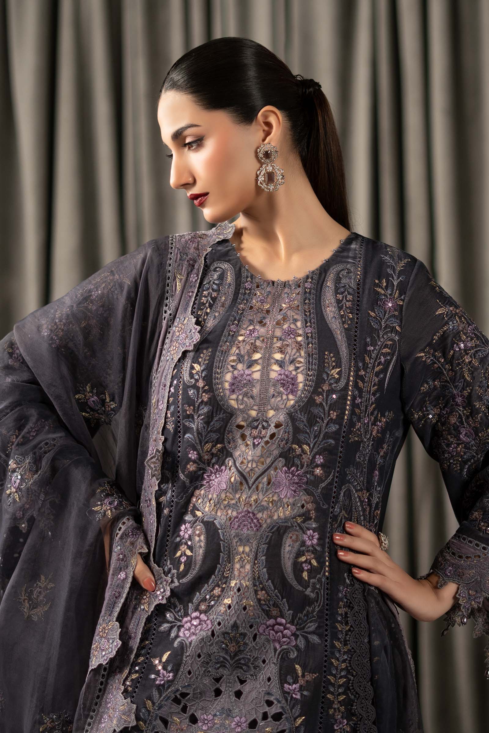 3 Piece Embroidered Velvet Suit - Image 2